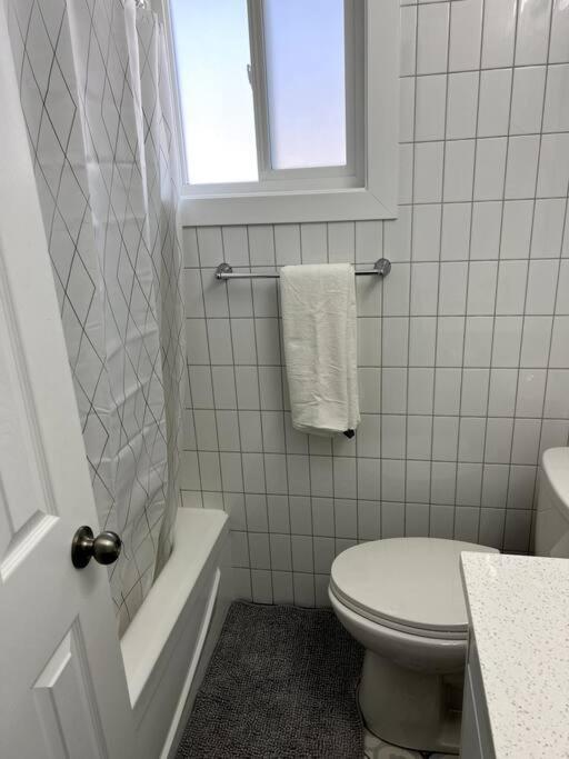 Walking Distance To St Boniface, Easy Parking Villa Winnipeg Kültér fotó